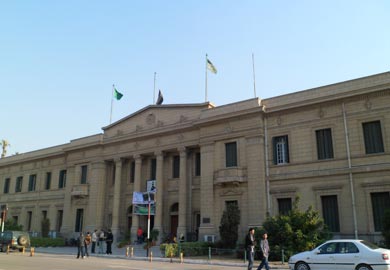 كلية التجارة بجامعة القاهرة